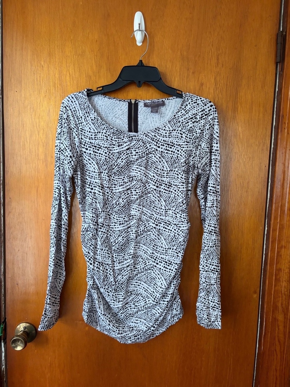 A Pea In The Pod Scoop Neck Long Sleeve Top in Black & White Wave Dot Print